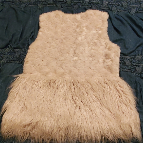 Faux Fur & faux Llama Vest - Picture 5 of 8